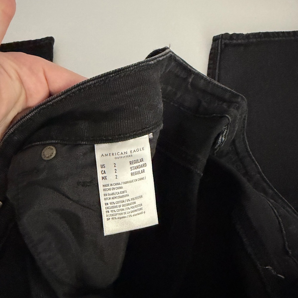 NWOT Bundle of 2 American Eagle Mom/ Straight leg Jeans Size 2 - Picture 6 of 12